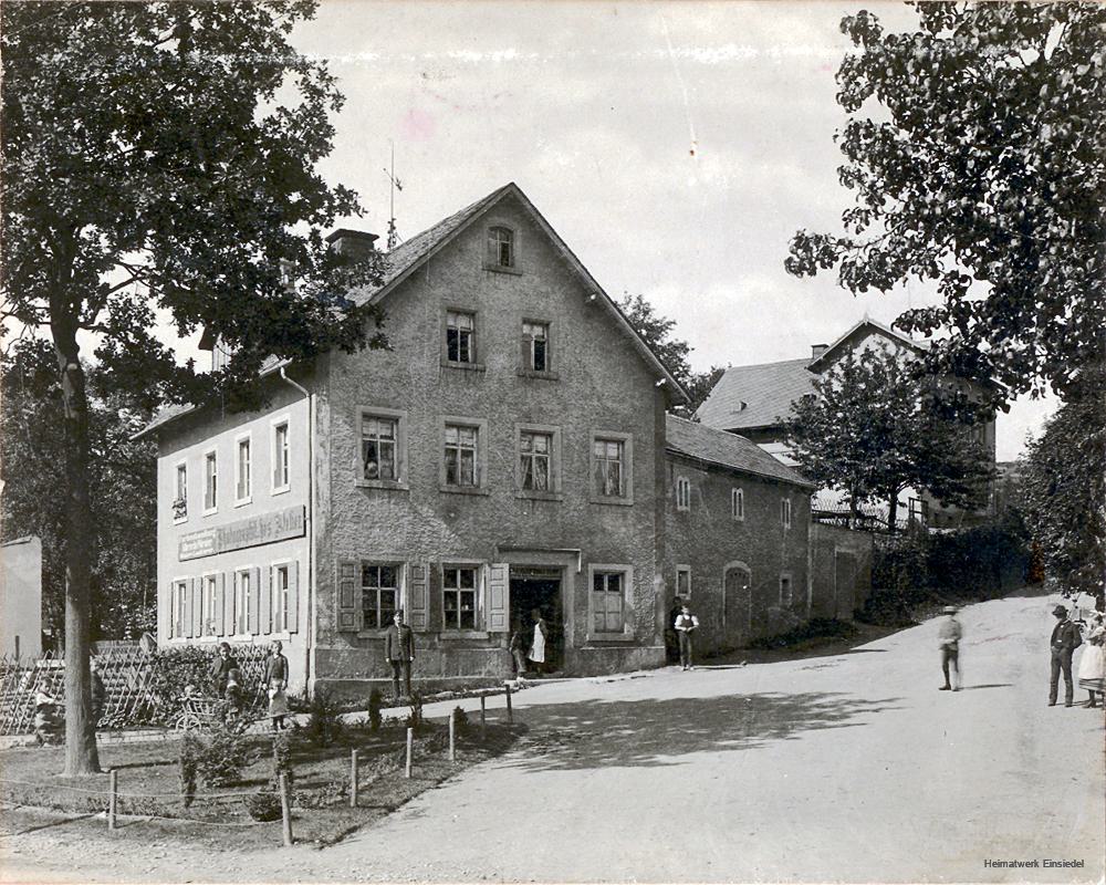 Kirchgasse 1, Harthauer Straße 1 in Einsiedel um 1895, Fotoatelier Förster