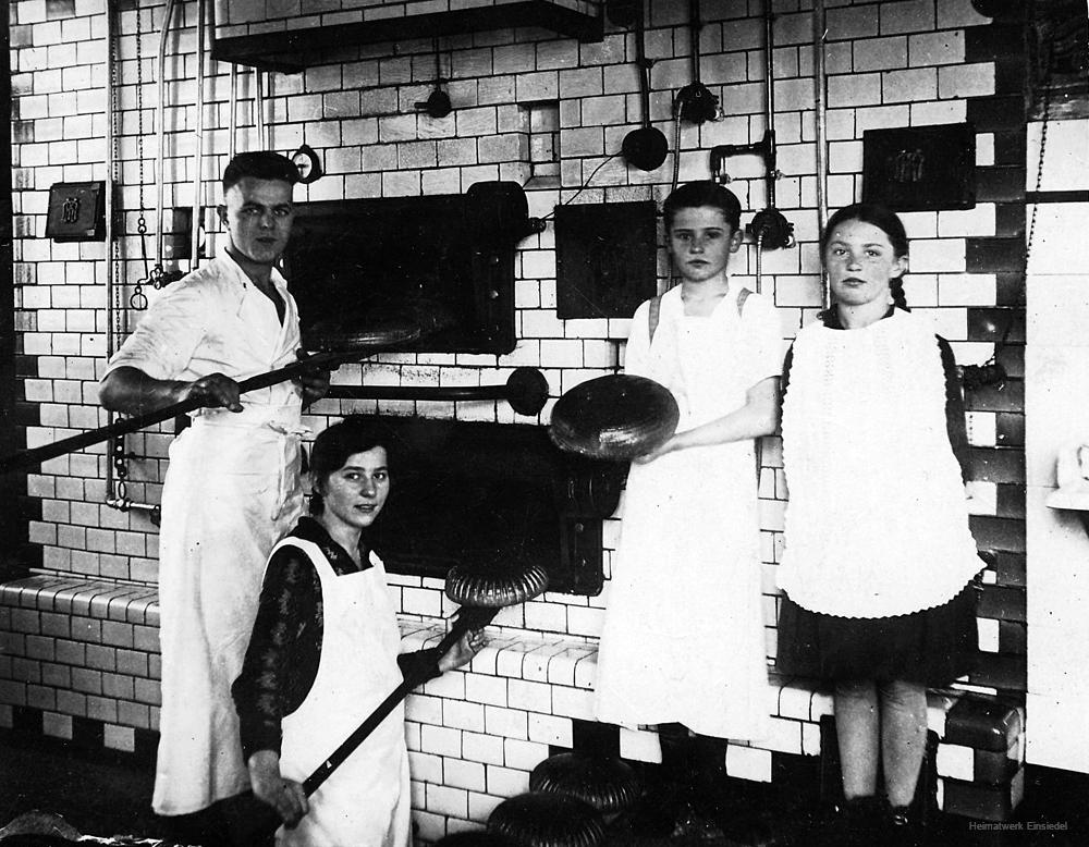 In der Bäckerei von Paul Uhlig, Vorgänger Gustav Geßner.